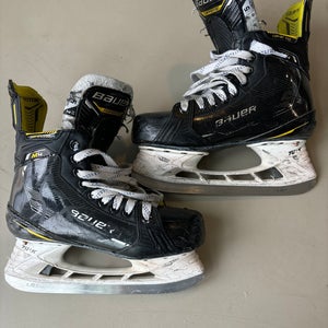 Used Intermediate Bauer Supreme M4 Hockey Skates (Fit:2)-  Size: 5