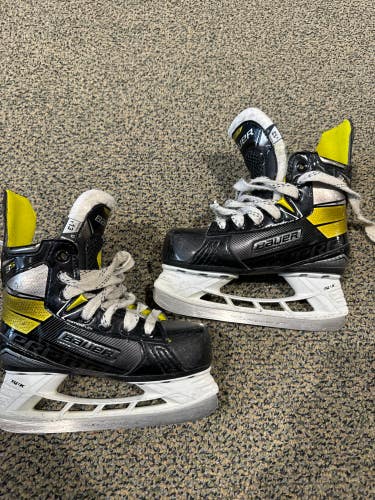 Used Youth Bauer Supreme 3S Hockey Skates Regular Width 13