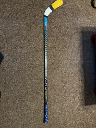 Used Junior Warrior Right Handed W03 Alpha DX4 Hockey Stick