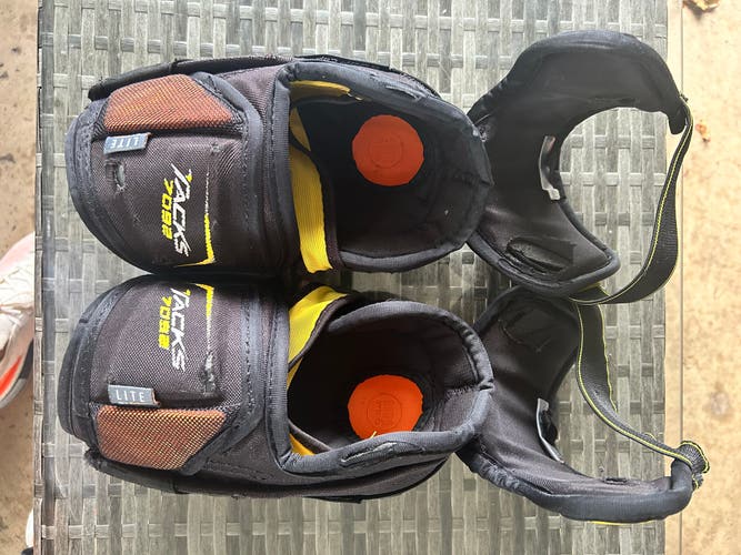 Used Senior CCM  Tacks 7092 Elbow Pads