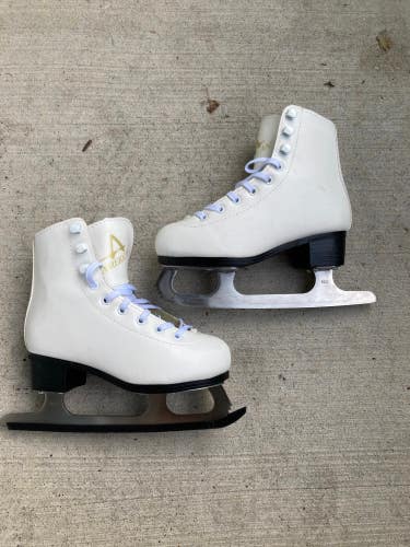 White New American Figure Skates Junior 1