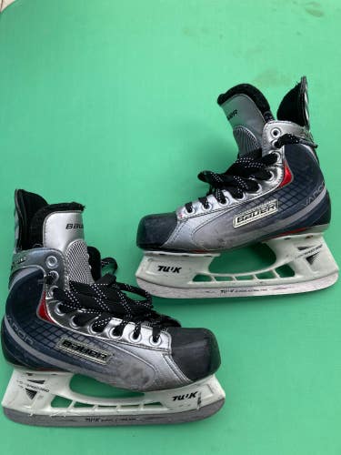 Used Intermediate Bauer Vapor X20 Hockey Skates Regular Width Size 4