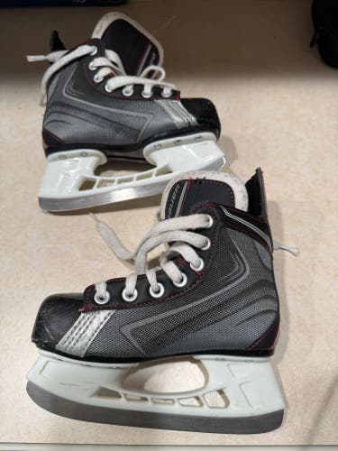 Bauer vapor x30 youth ice skates