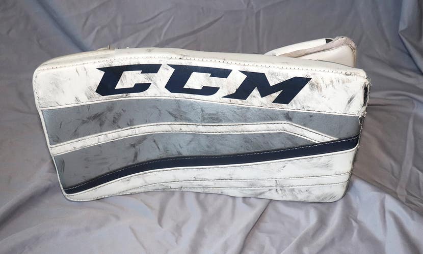 Used CCM Extreme Flex 860 Full Right Blocker