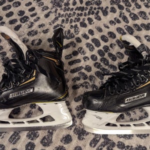 Used Junior Bauer Supreme 2S Hockey Skates Regular Width Size 3