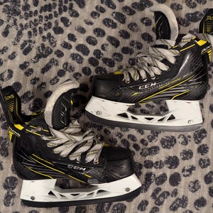 Used Intermediate CCM Super Tacks Hockey Skates Extra Wide Width Size 4