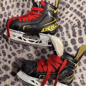Used Junior CCM Super Tacks 9370 Hockey Skates Extra Wide Width Size 3