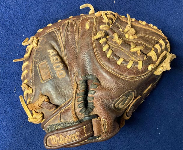 Used Catcher's Right Hand Throw Wilson A800 Baseball Glove 32"