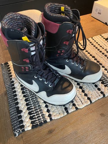 Nike DK ZOOM snowboard boots