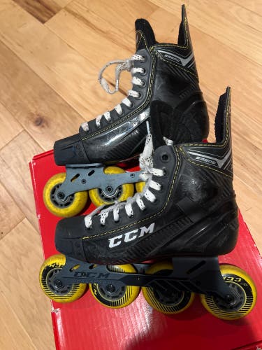 Roller hockey skates