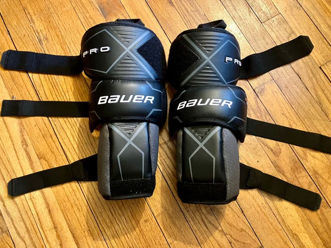 Bauer Pro knee guards-intermediate