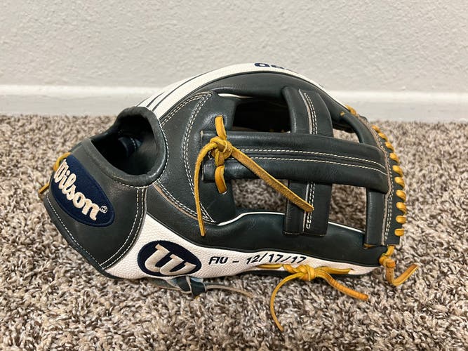 Used Right Hand Throw 11.75" A2000 Baseball Glove