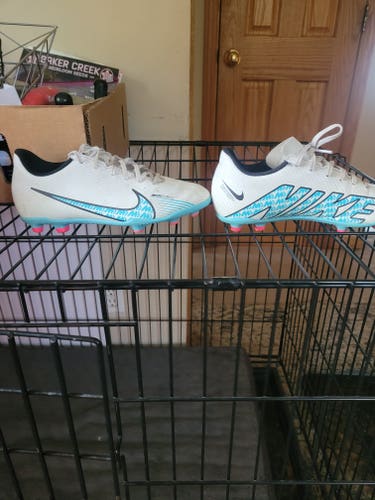 White Used Size 5.0y (Women's 6.0y) Women's Nike Mercurial Vapor 12 Club Molded Cleats Cleats