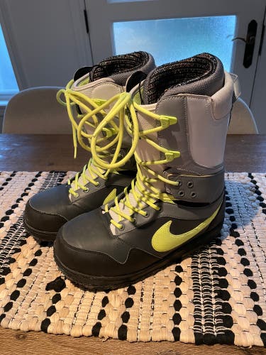 Nike DK zoom snowboard boot size 9