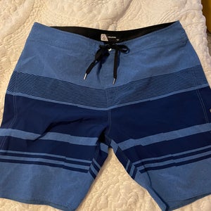 40 volcom board shorts
