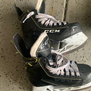 Used Junior CCM Regular Width Size 3 Super Tacks 9350 Hockey Skates