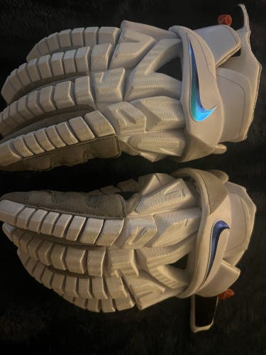 Used  Nike Large Vapor Premier Lacrosse Gloves