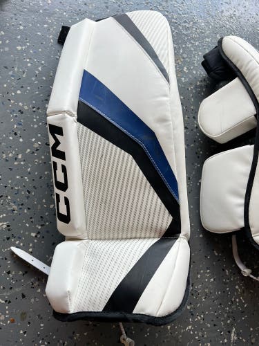 CCM Youth Flex 3 goalie leg pads