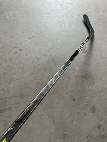 NCAA New Senior Bauer Left Hand 87 Flex P92 Pro Stock Vapor Hyperlite Hockey Stick