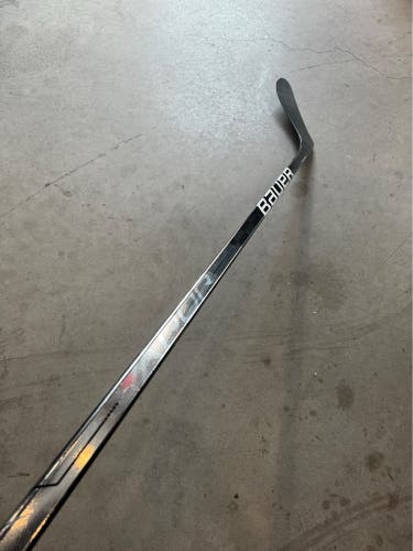 NCAA New Senior Bauer Left Hand 87 Flex P28 Pro Stock Vapor Hyperlite Hockey Stick