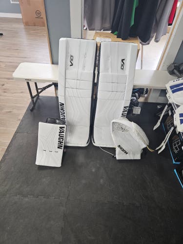 New 35" Vaughn V10 Pro Carbon Regular Goalie Full Set