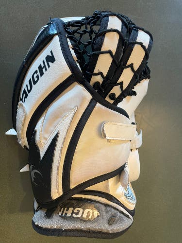 Vaughn Velocity Goalie Glove