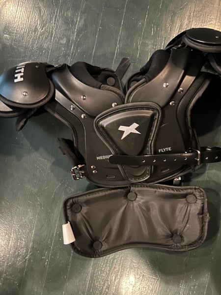Xenith Flyte Shoulder Pads With Backplate (youth medium)