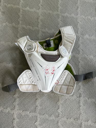 Used Men’s Medium Maverik M5 Shoulder Pads