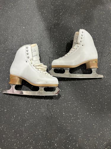 Used Jackson Ultima Elle Figure Skates Size 4