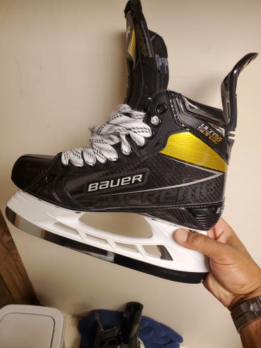 New Senior Bauer Supreme UltraSonic Hockey Skates Wide Width 9