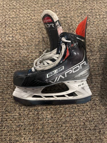 Bauer x3.7 skates