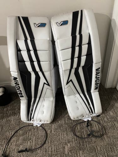 Hockey goalie leg pads