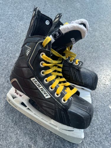 Used Junior Bauer Regular Width Size 2 Nexus 400 Hockey Skates