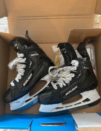 Lightly Used/Great Condition-Intermediate Bauer Supreme Mach Hockey Skates Regular Width Size 5