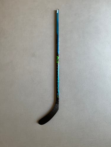 New Junior Bauer Nexus Eon Left Handed Hockey Stick 40 Flex P28