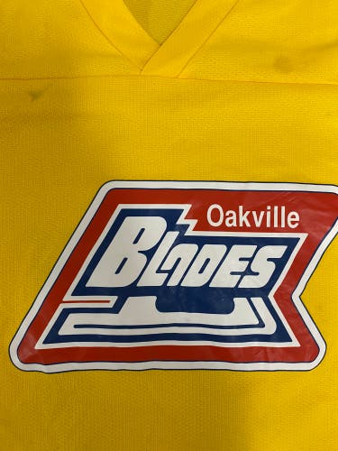 Oakville Blades JrA XL practice jersey