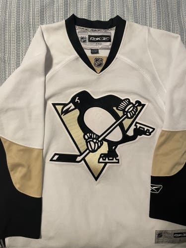 Pittsburgh Penguins replica jersey