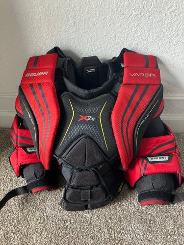 Used  Bauer Vapor X2.9 Goalie Chest Protector