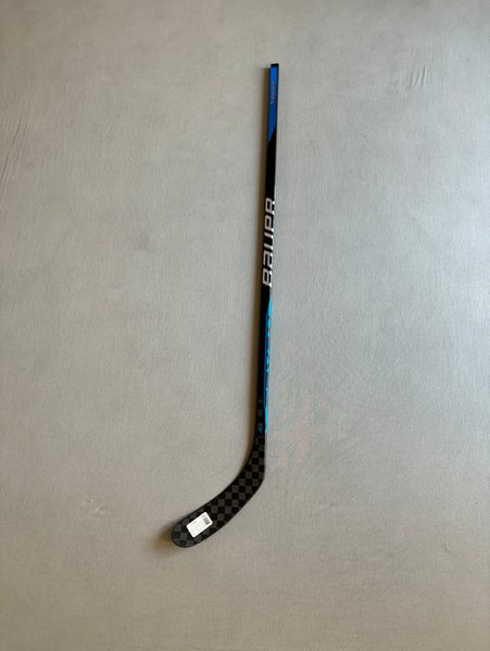 New Junior Bauer Nexus Sync Right Handed Hockey Stick 30 Flex P28