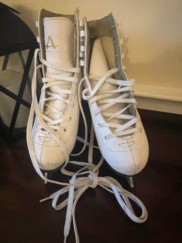 Used American Figure Skates B Junior 2
