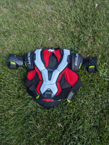 Used XL Senior Bauer Vapor Hyperlite Shoulder Pads