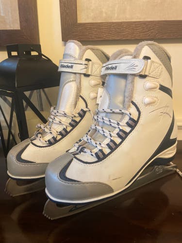 Used Figure Skates B Adult 4