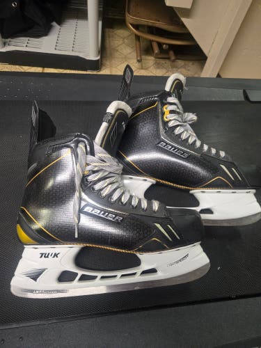 Used Senior Bauer Supreme Hockey Skates Regular Width 12D