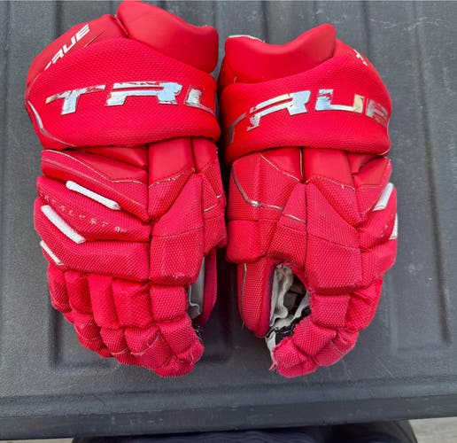 True Hockey Catalyst 9x Gloves