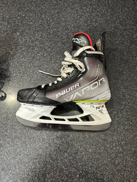 Used Senior Bauer Vapor Hyperlite Hockey Skates Regular Width Pro Stock 8