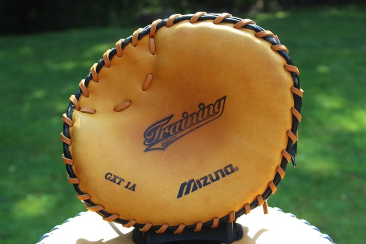 Used Infield Right Hand Throw Mizuno Training Baseball Glove