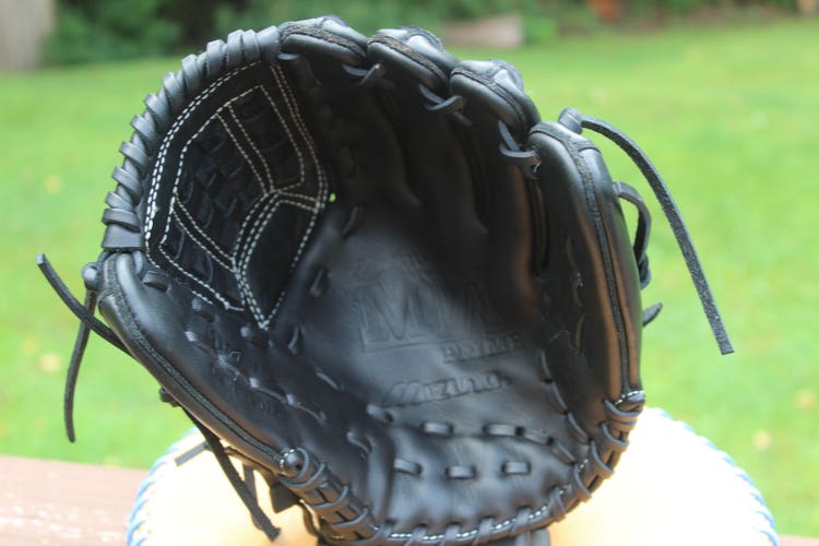 Used Pitcher's Right Hand Throw Mizuno MVP Prime Baseball Glove 12"