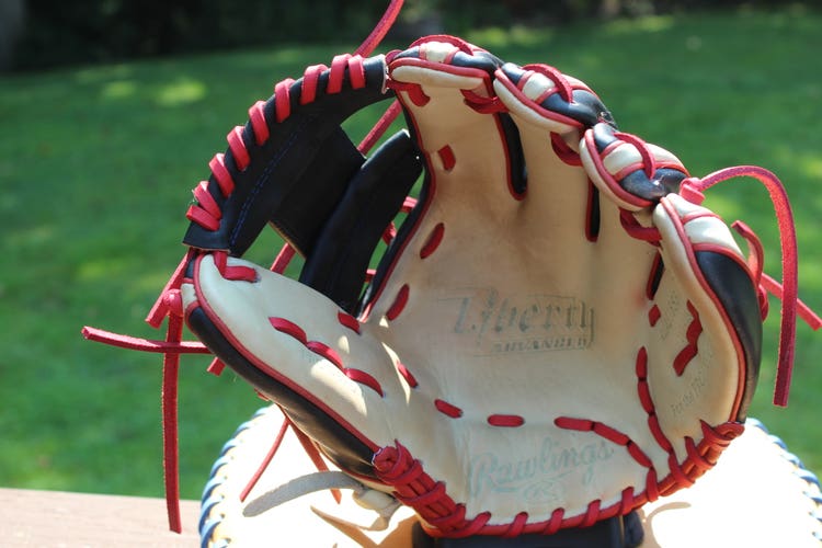 Used Right Hand Throw Rawlings Infield Liberty Advanced Softball Glove 11.75"