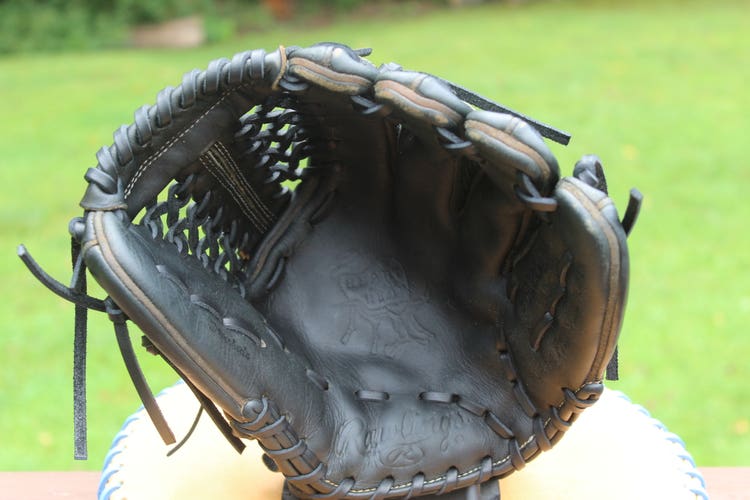 Used Infield Right Hand Throw Rawlings Heart of the Hide Baseball Glove 11.5"