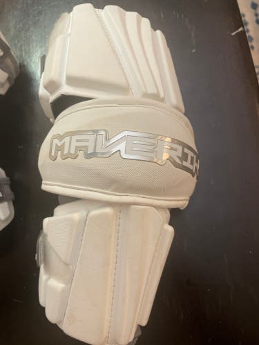 Maverik Max Youth L Arm Guard